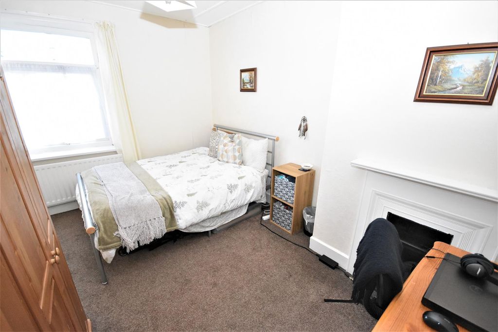Property photo 3 of 6