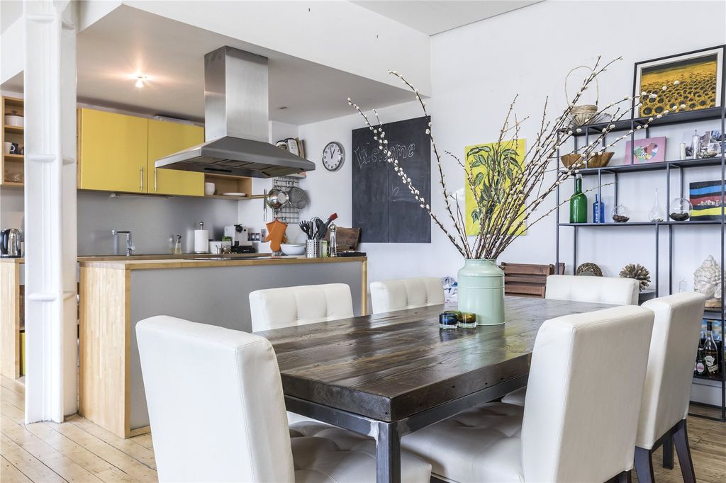 Property photo 2 of 11 Picture No. 17