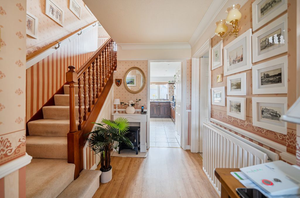 Property photo 3 of 24 1415537-16-699447...