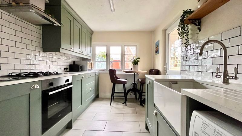 Property photo 3 of 11 Kitchen