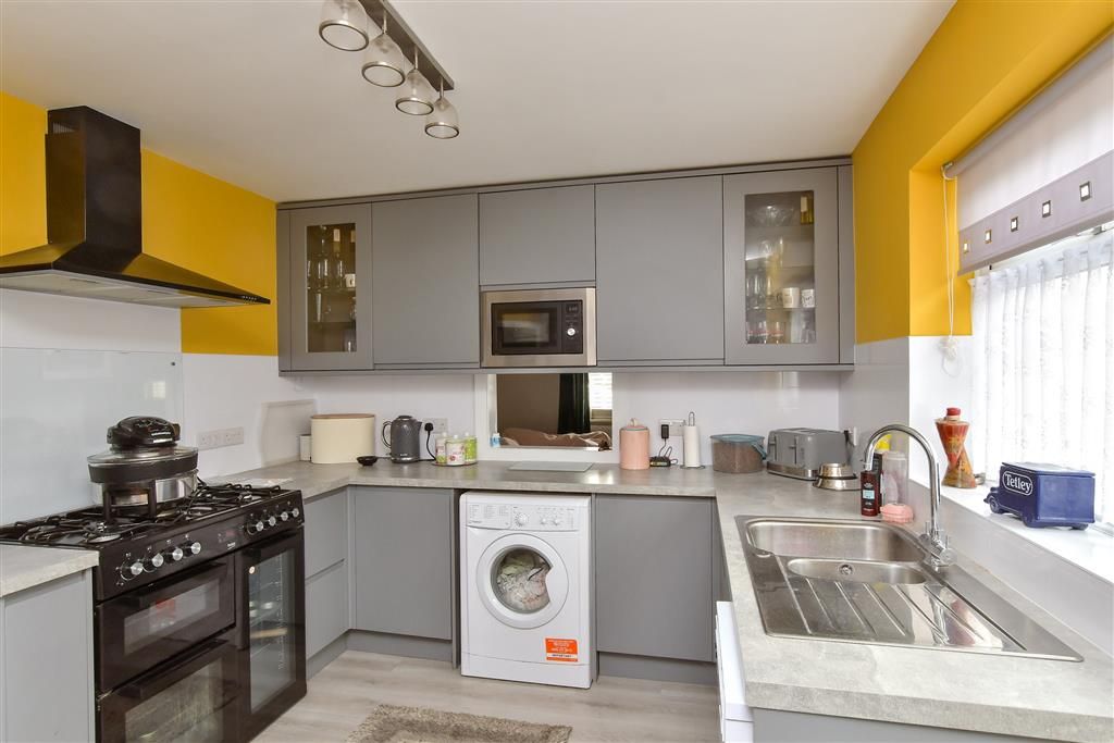 Property photo 2 of 12 Kitchen