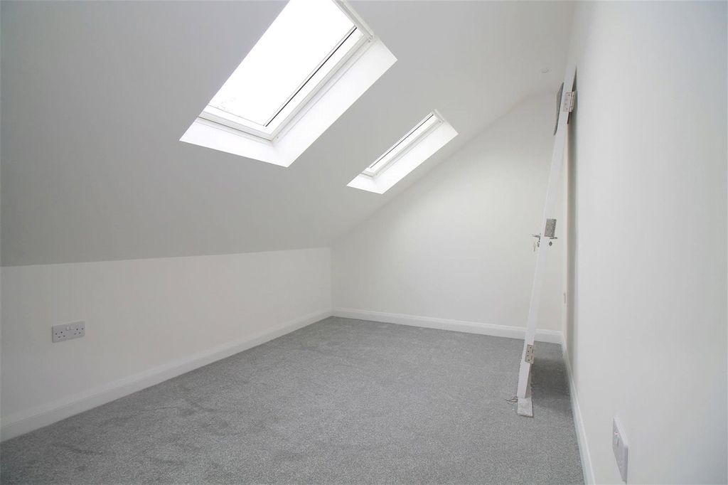 Property photo 2 of 6 Bedroom 4