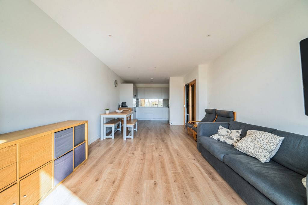 Property photo 3 of 26 1438740-8-69Ceae4...