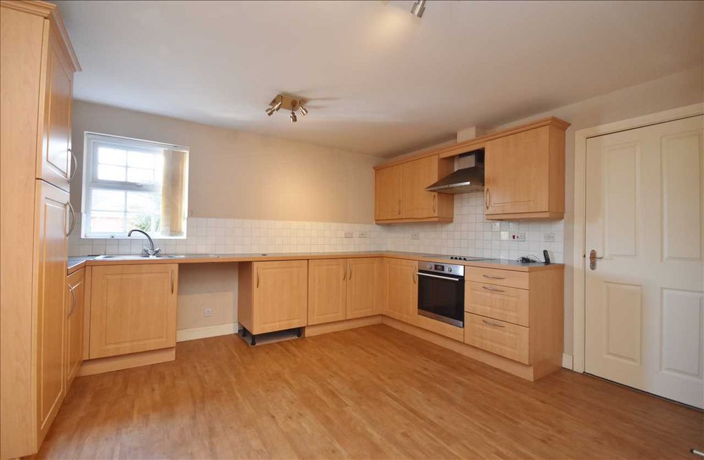 Property photo 3 of 7 Dining Kitchen