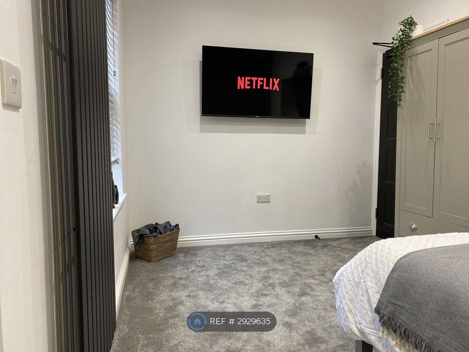 Property photo 3 of 13 Studio Room 4