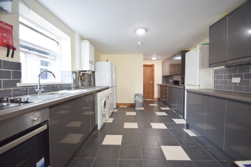 Property photo 2 of 17 Photo 3