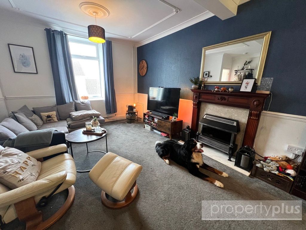 Property photo 2 of 15 Picture No. 16