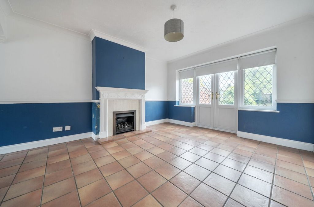 Property photo 2 of 18