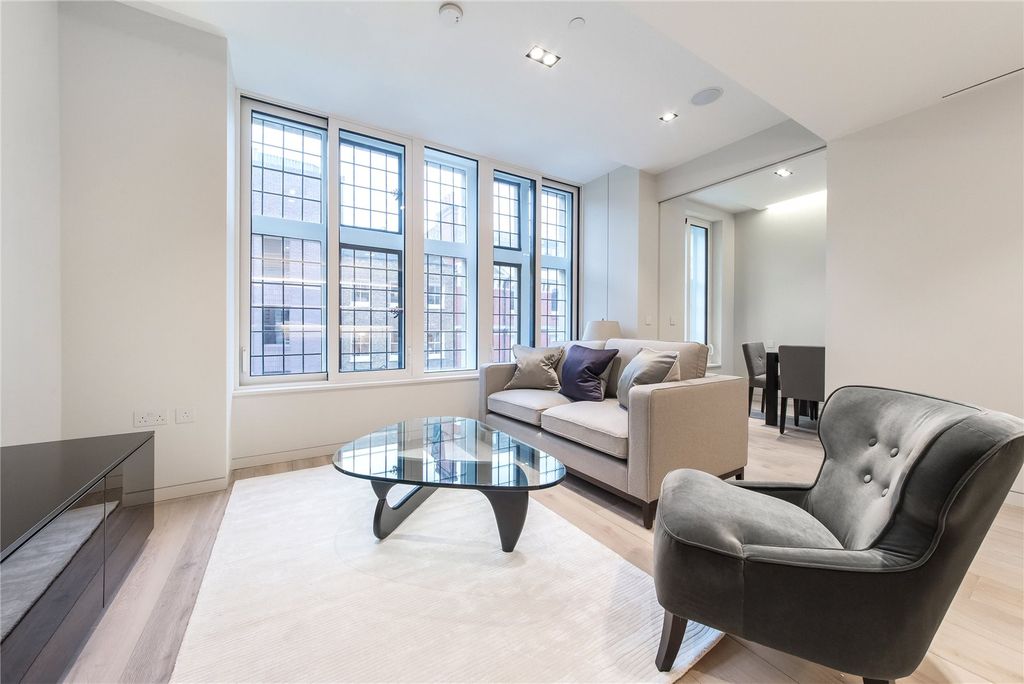 Property photo 2 of 7 Living