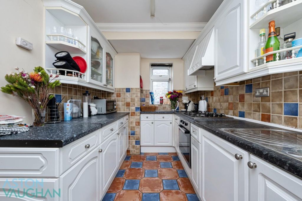 Property photo 2 of 11 4633001
