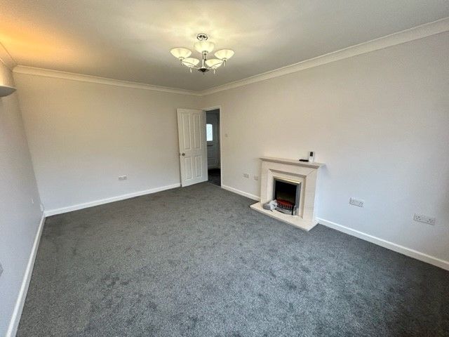 Property photo 3 of 15 Lounge
