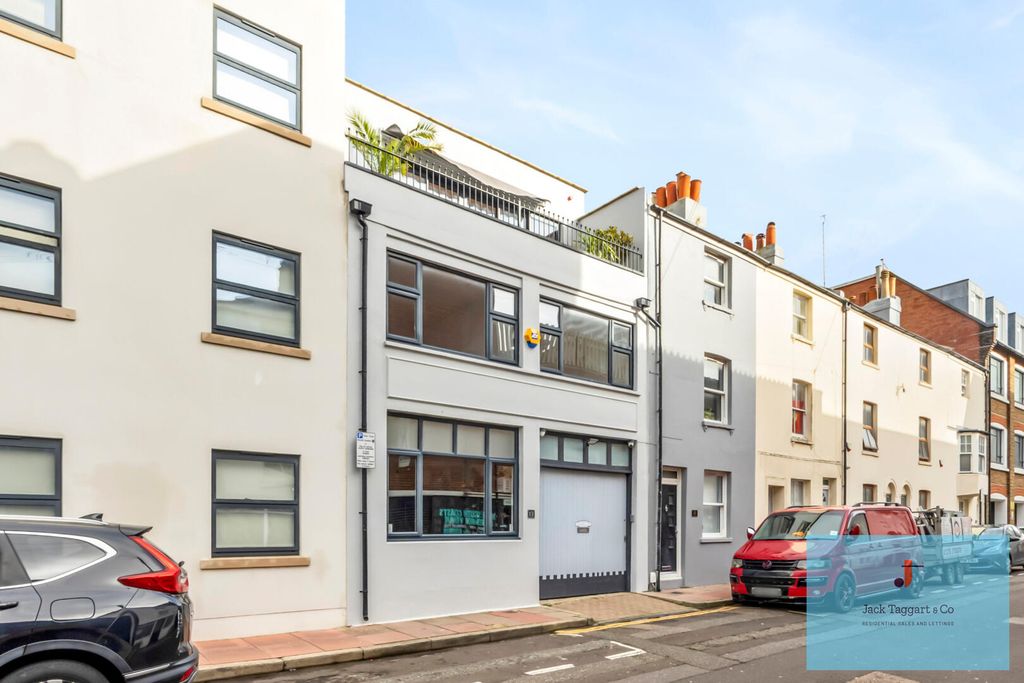 Property photo 1 of 23 Front (Exterior)