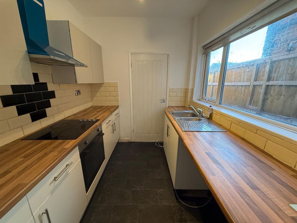 Property photo 2 of 8 Duke Street Kitch.Jpeg