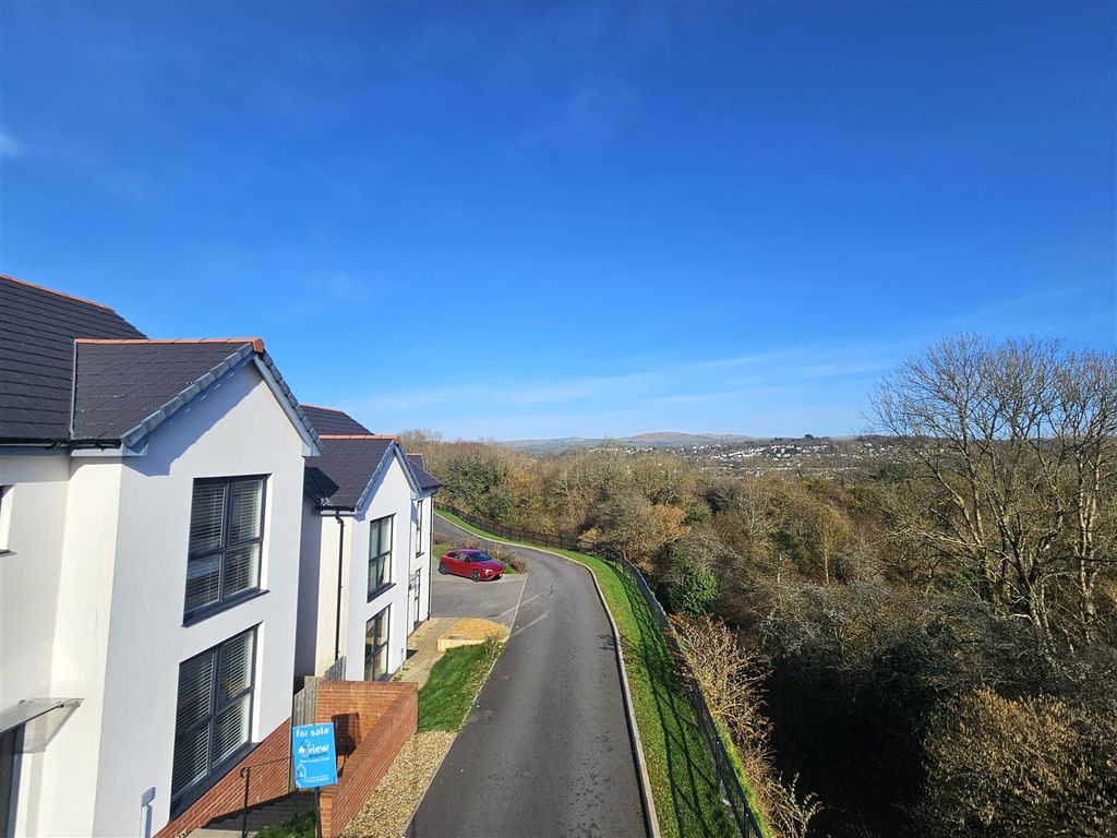 Property photo 2 of 20 Views.Jpg