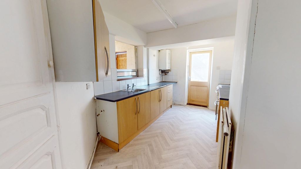 Property photo 2 of 26 4039535