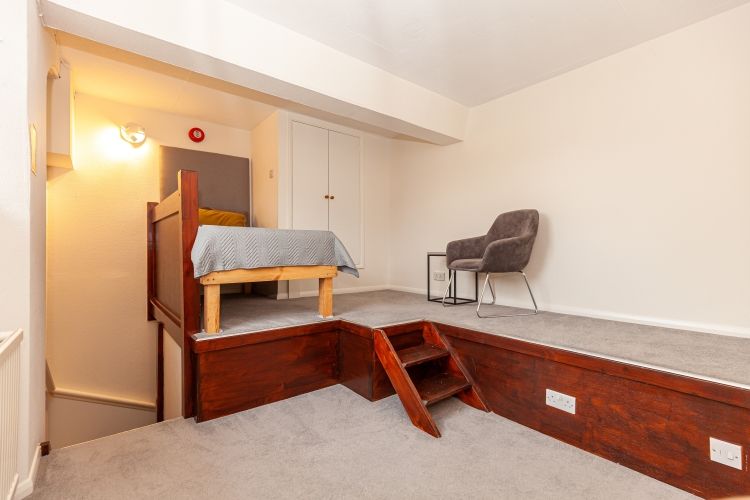Property photo 1 of 7 262453