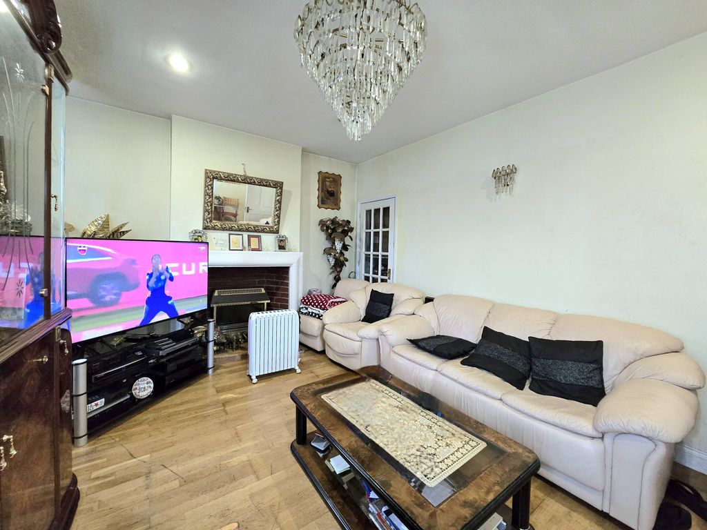 Additional image 12 of 7 bed detached house for saleGreat West Road, Hounslow, Greater London TW5