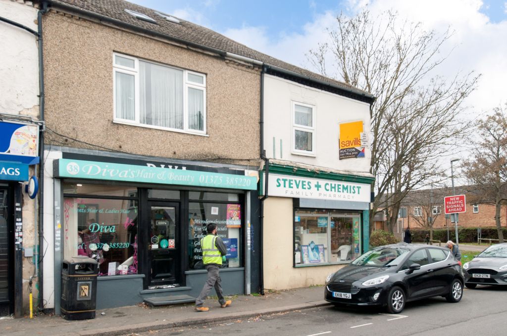 Property photo 2 of 3 36 Bridge Road, Grays, Essex, Rm17 6Bu
