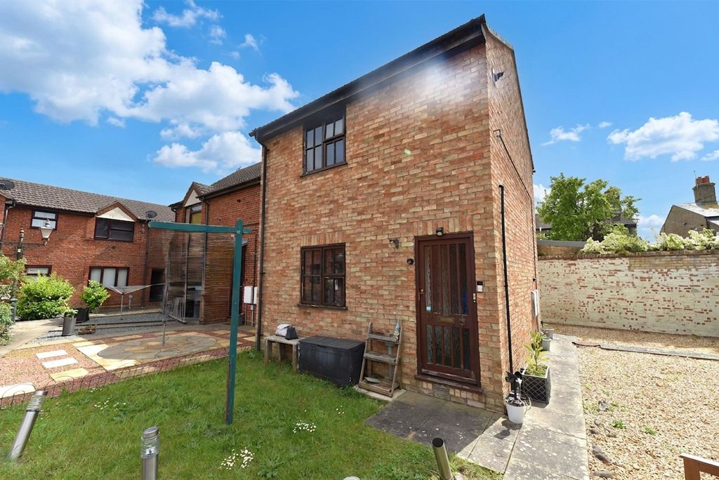 Property photo 1 of 12
