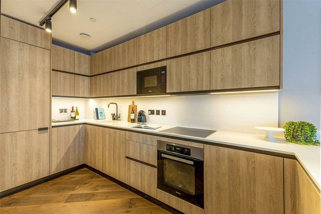 Property photo 3 of 22 Kitchen