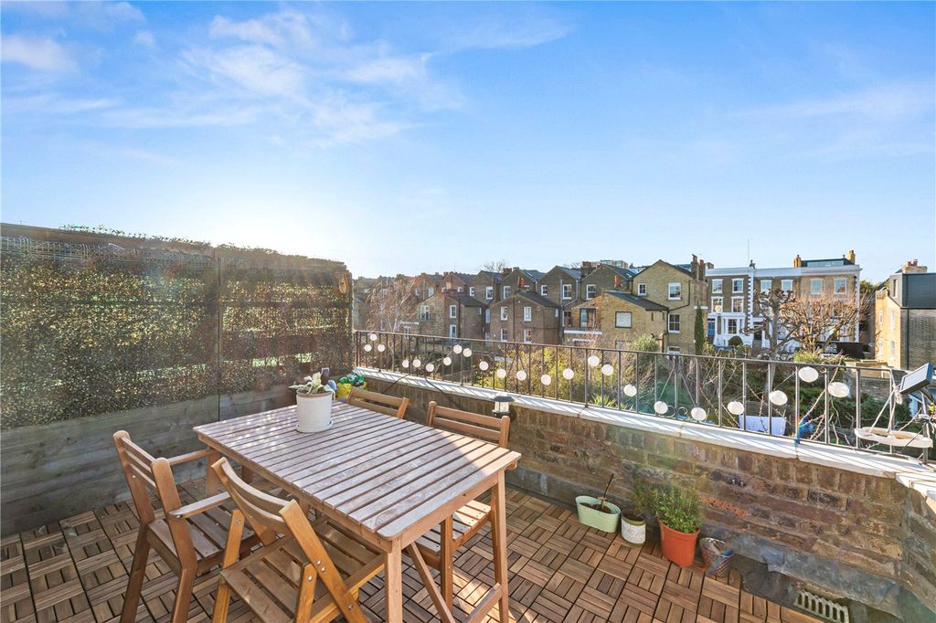 Property photo 3 of 11 Picture No. 32