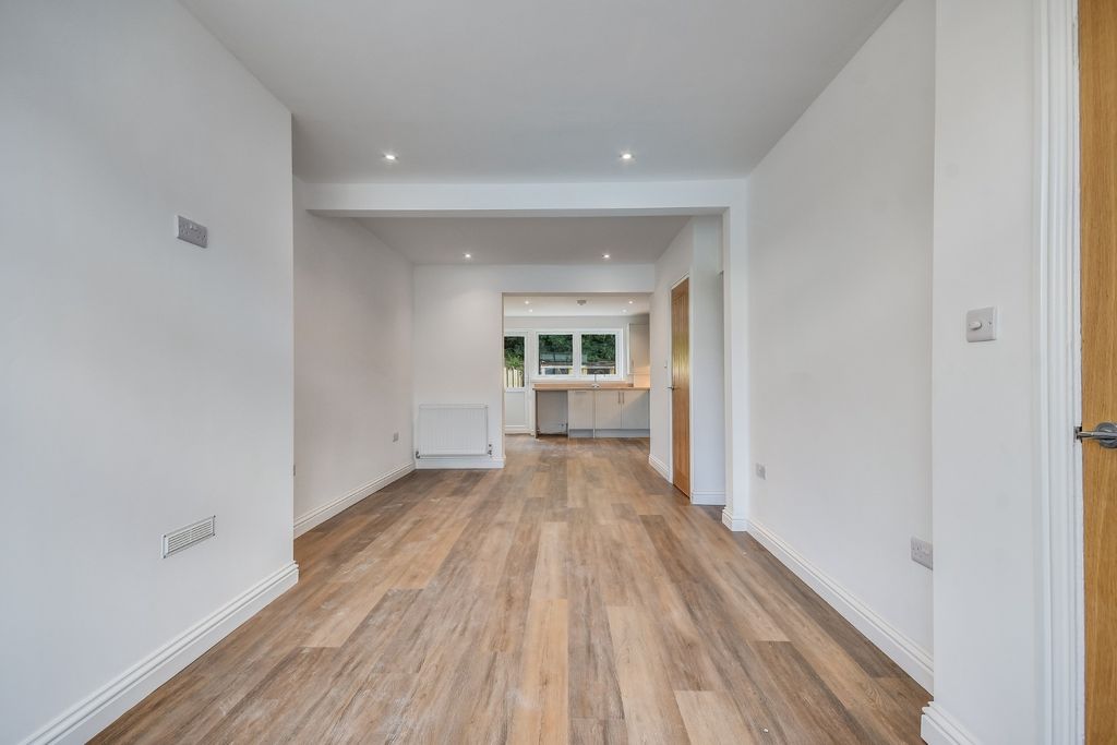 Property photo 3 of 11 5244292