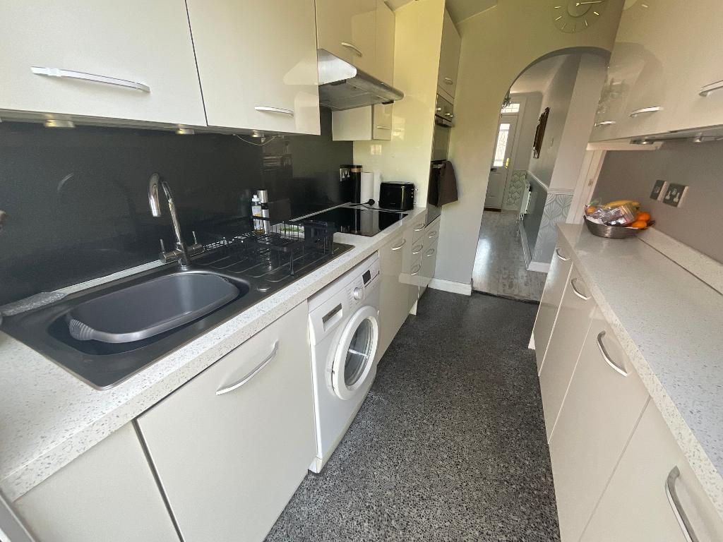 Property photo 3 of 21 Kitchen 9'2 x 5'9