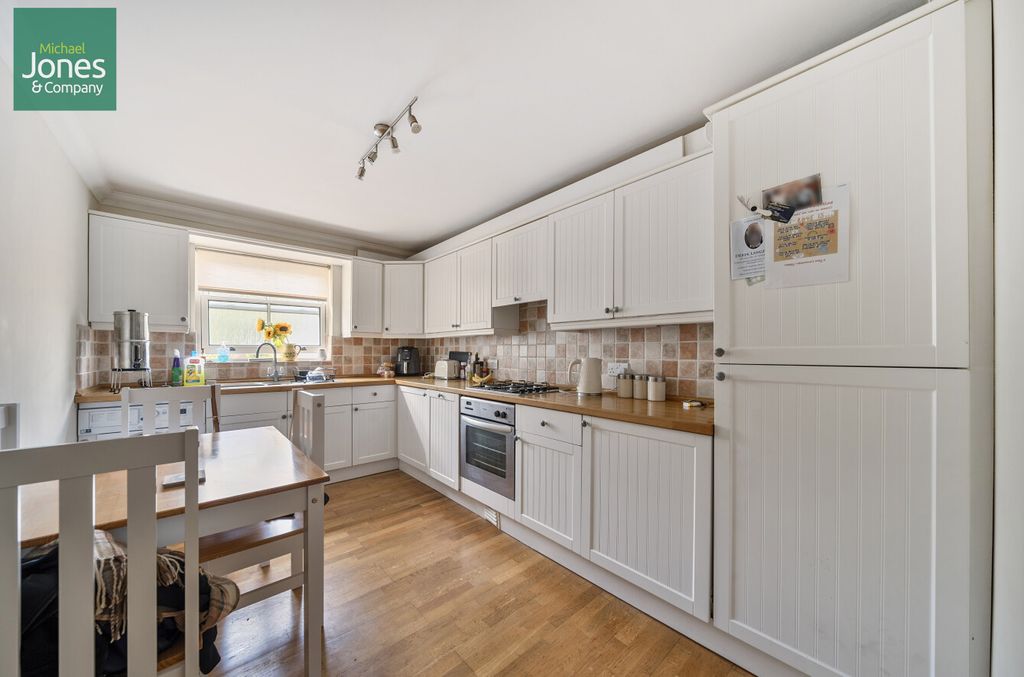 Property photo 2 of 8 Kitchen