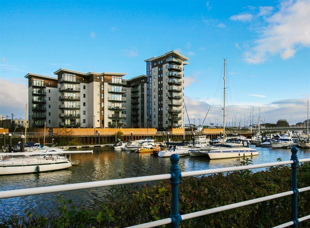 Property photo 1 of 10 Victoria Wharf Ext.Jpg