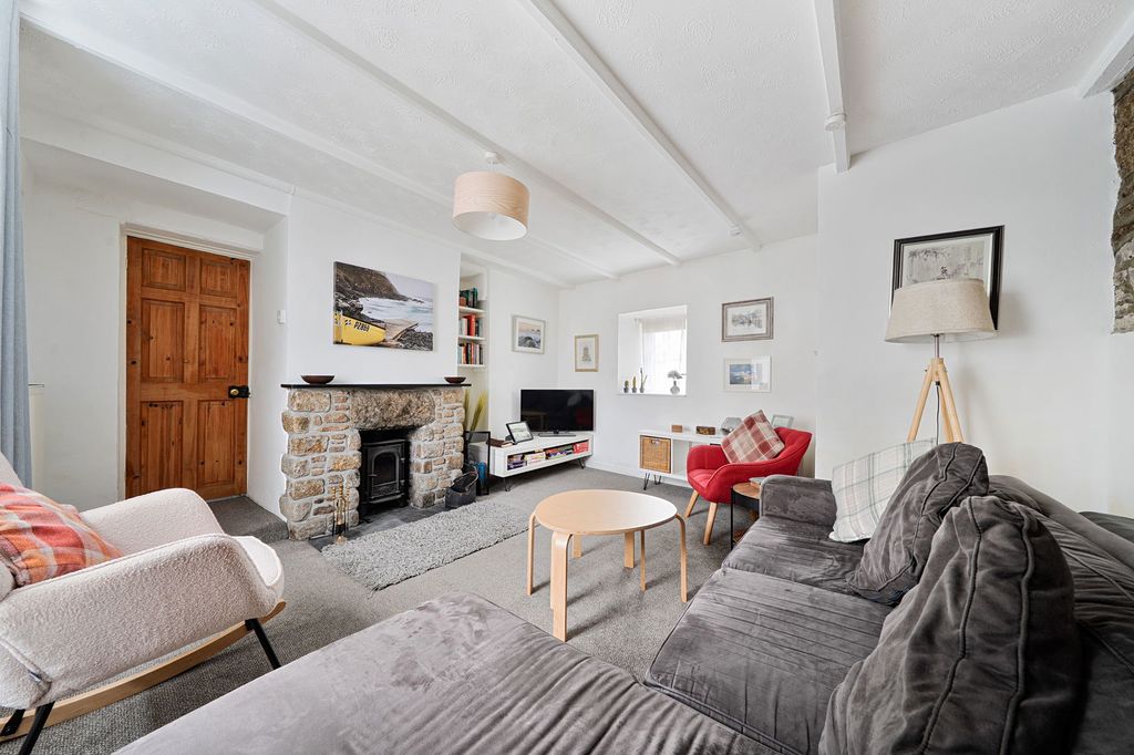 Property photo 2 of 11