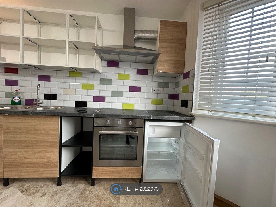 Property photo 2 of 8 Kitchen