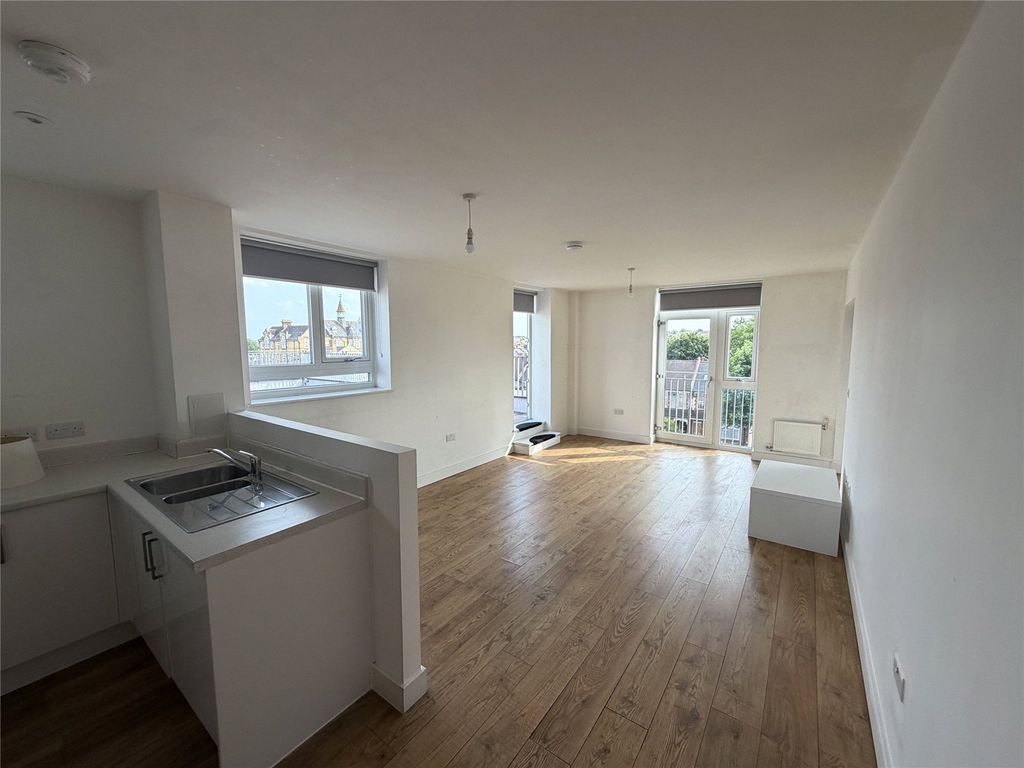 Property photo 1 of 9 Picture No. 05