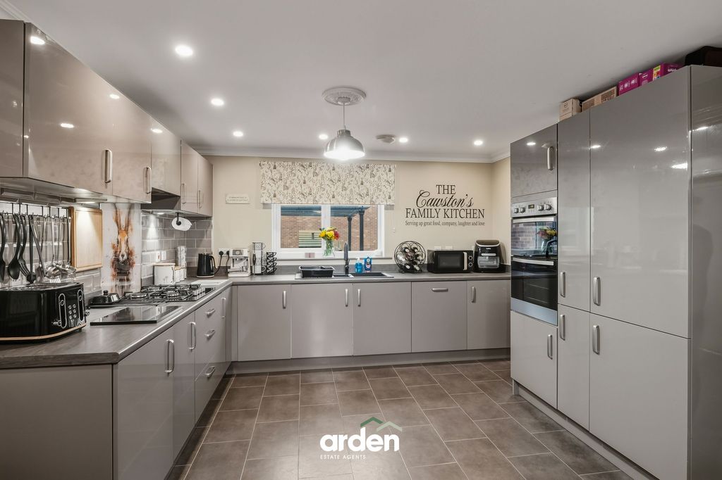 Property photo 2 of 13