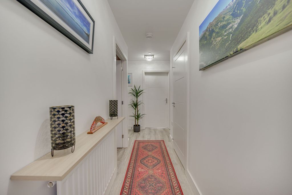 Property photo 3 of 24