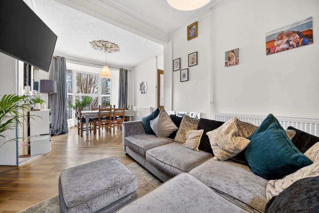 Property photo 3 of 35