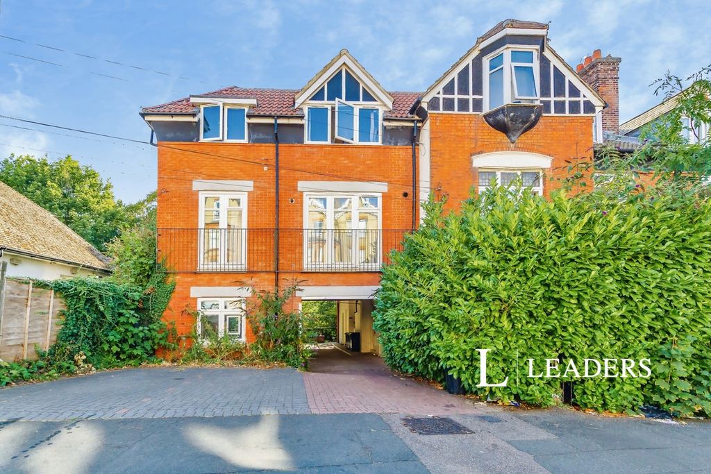 Property photo 1 of 11 Pbox-Img.Jpg