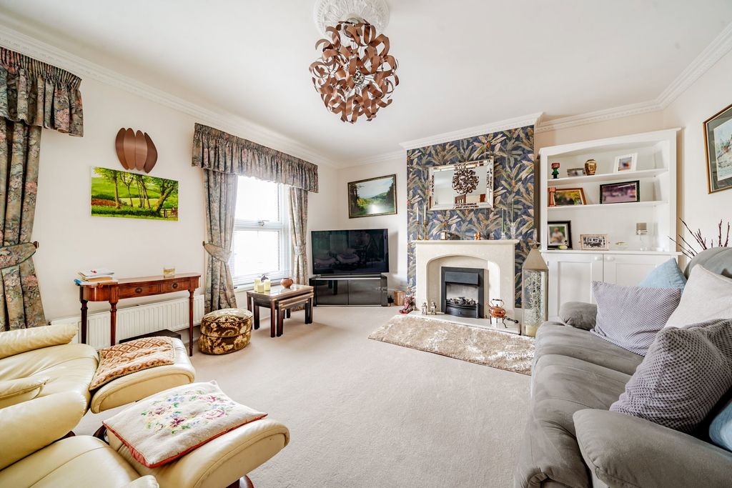 Property photo 2 of 23