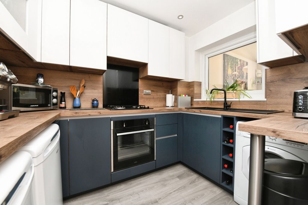 Property photo 2 of 17 Kitchen