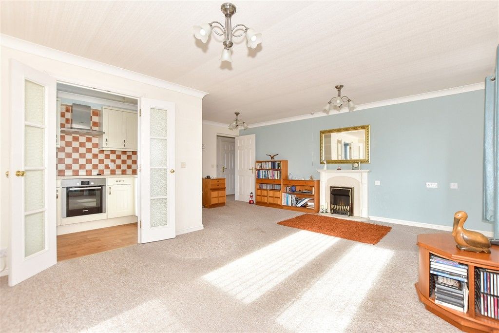 Property photo 3 of 15 Lounge