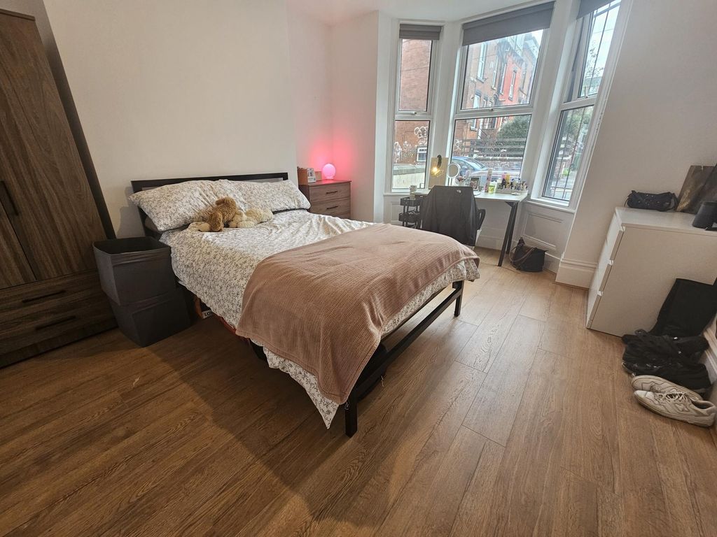 Property photo 3 of 22 A Spacious And Well-Lit Master Bedroom Featuring A...