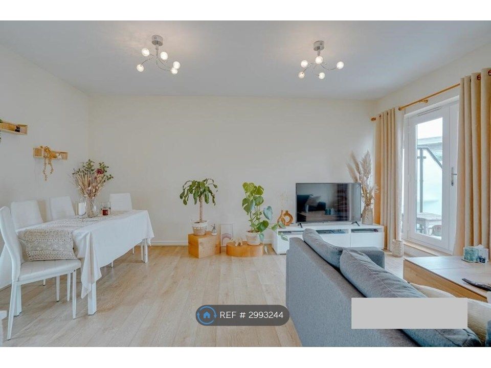 Property photo 1 of 11 Lounge / Diner