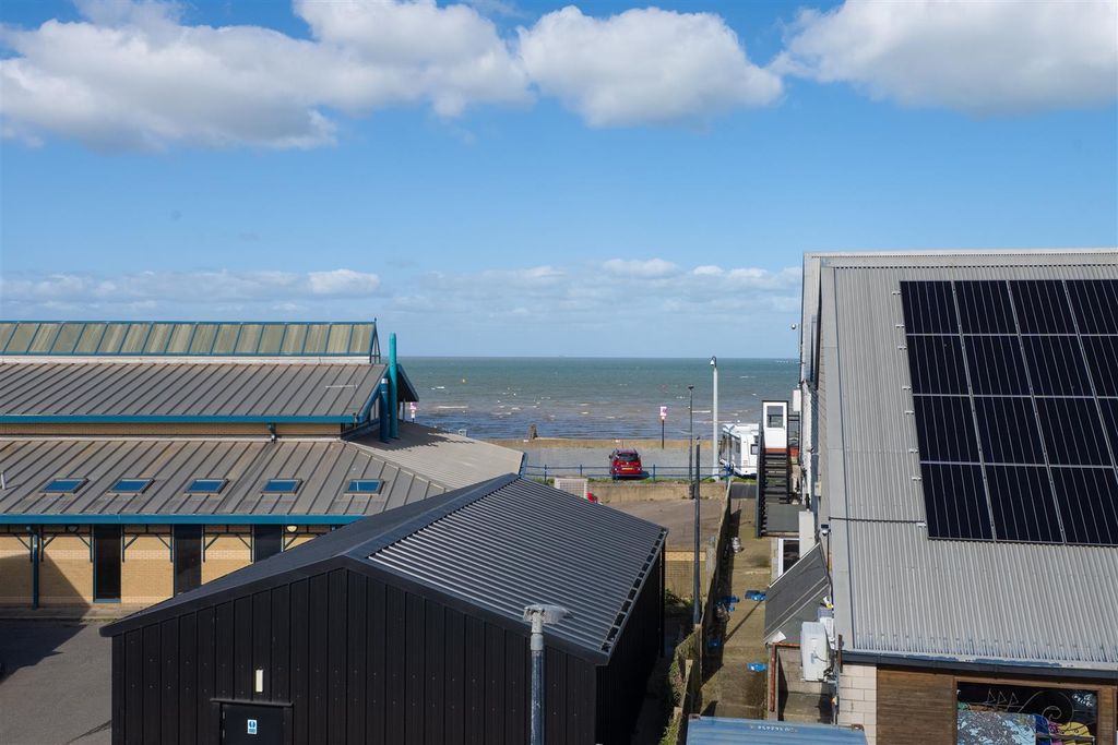 Property photo 2 of 23 Beach Walk, Whitstable