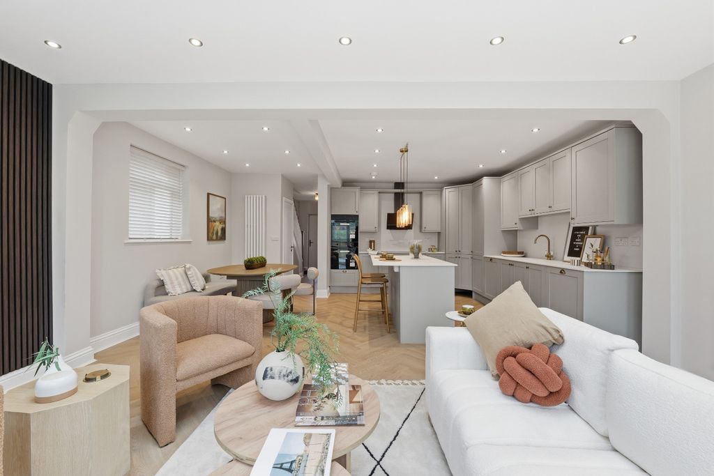 Property photo 2 of 23 4950845