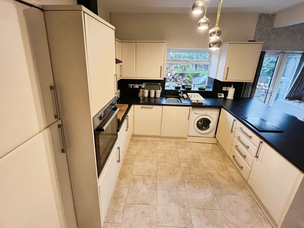 Property photo 3 of 17 Kitchen