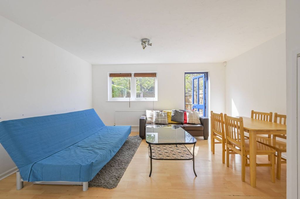 Property photo 2 of 10