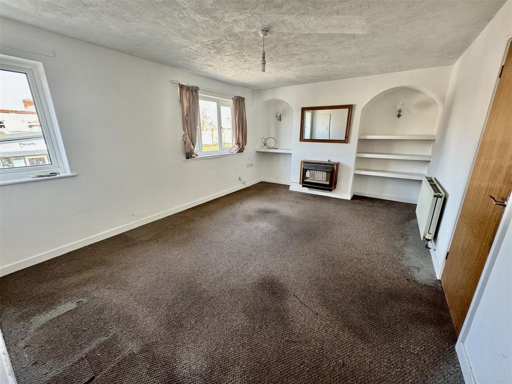 Property photo 2 of 5 Living Room