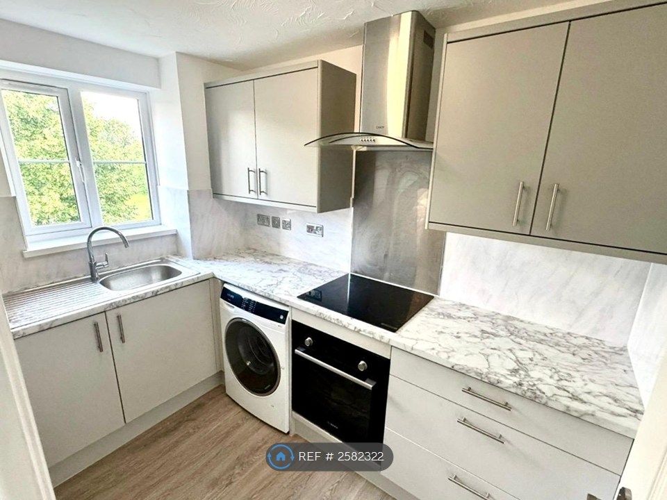 Property photo 1 of 6 Kitchen