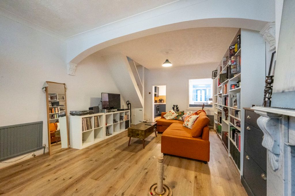 Property photo 3 of 14