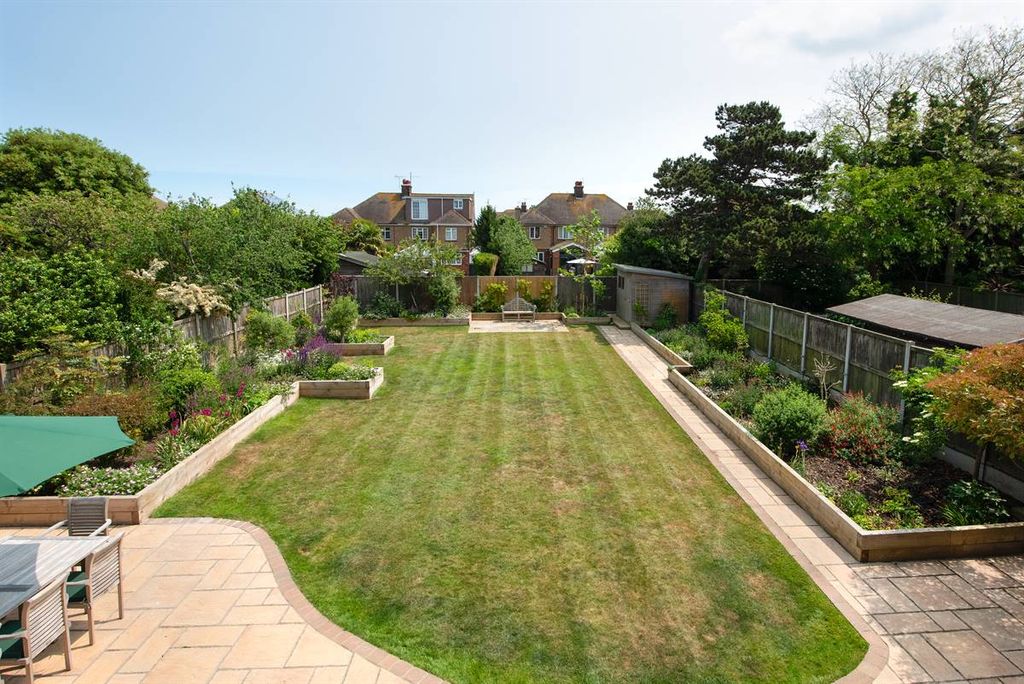 Property photo 2 of 41