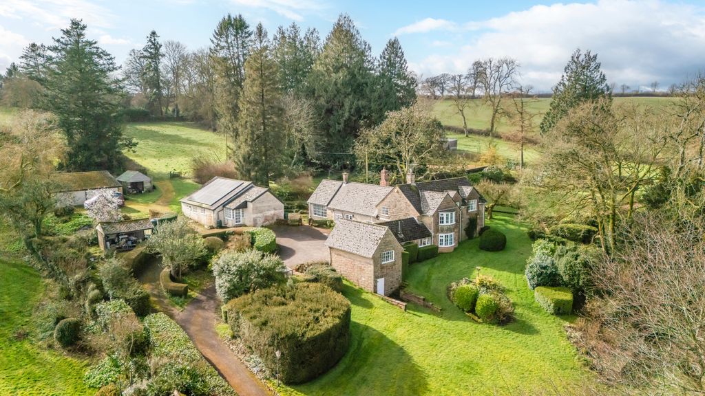 Property photo 1 of 19 Pipers Hey